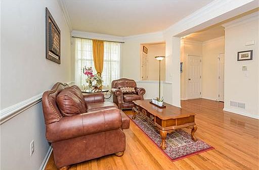 3rd image of 7 Scarborough Ct