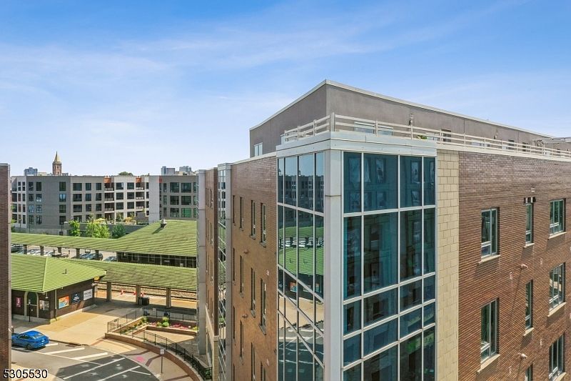 1st image of 52 Lincoln Ave #506