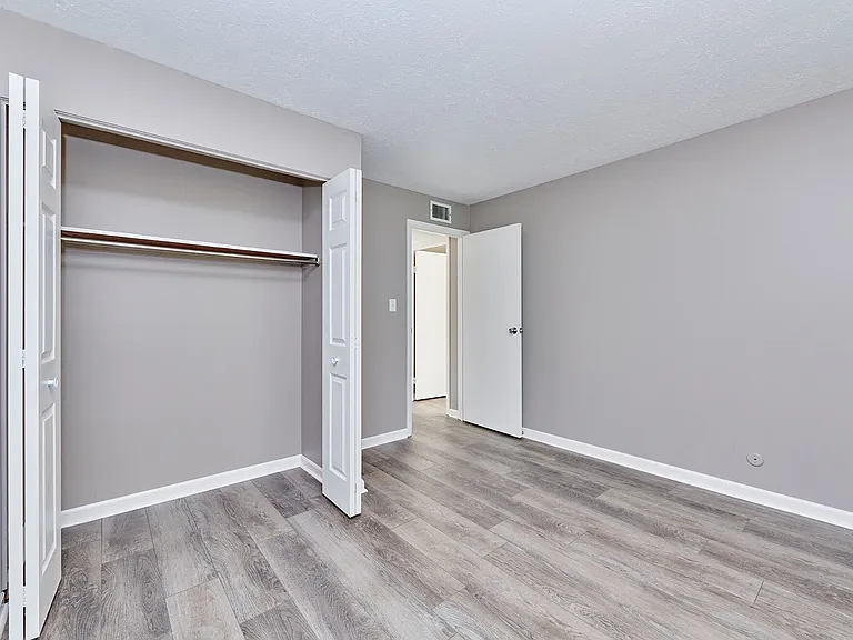 Rivershore Apartments — Photo 13