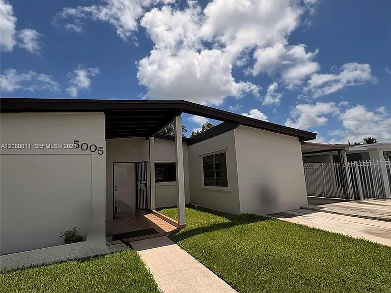 5005 SW 111th Ave #1 — Photo 9