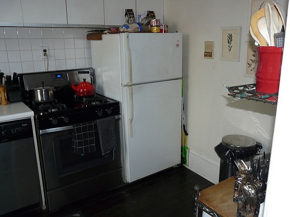 2nd image of 49 Carmine St APT 2