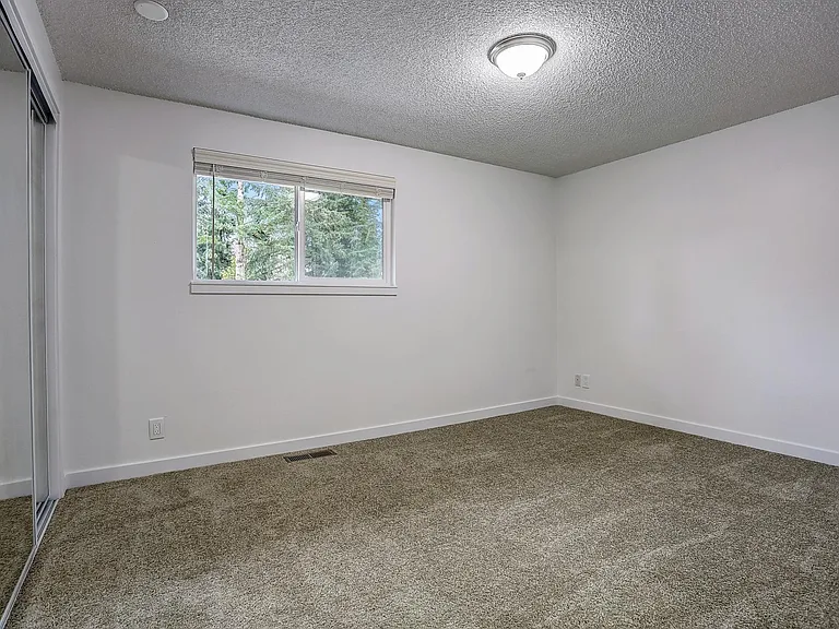 Overlook Terrace Apartments — Photo 28