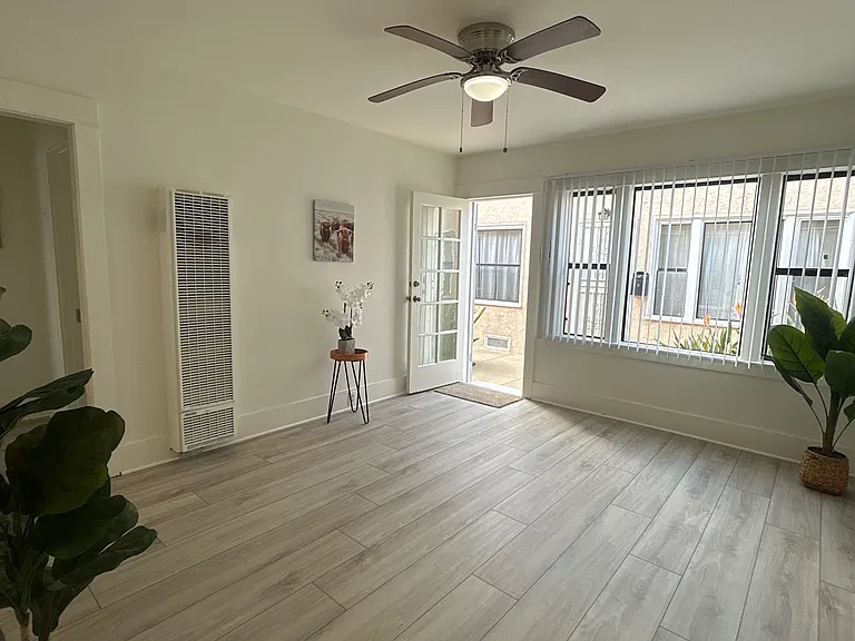 2075 Torrance Blvd #G — Photo 1