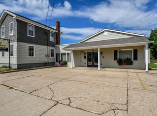204 Summit Ave, Oconomowoc, WI 53066