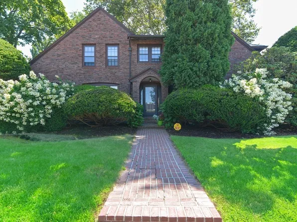 280 Common St, Belmont, MA 02478