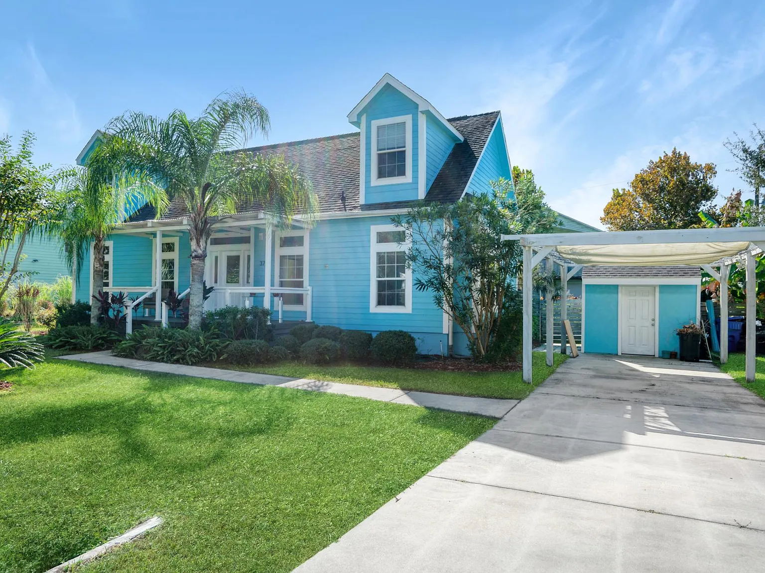 375 Sunset Dr — Photo 2