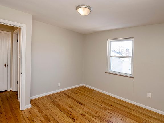 5th image of 2546 Losantiville Ave APT 2
