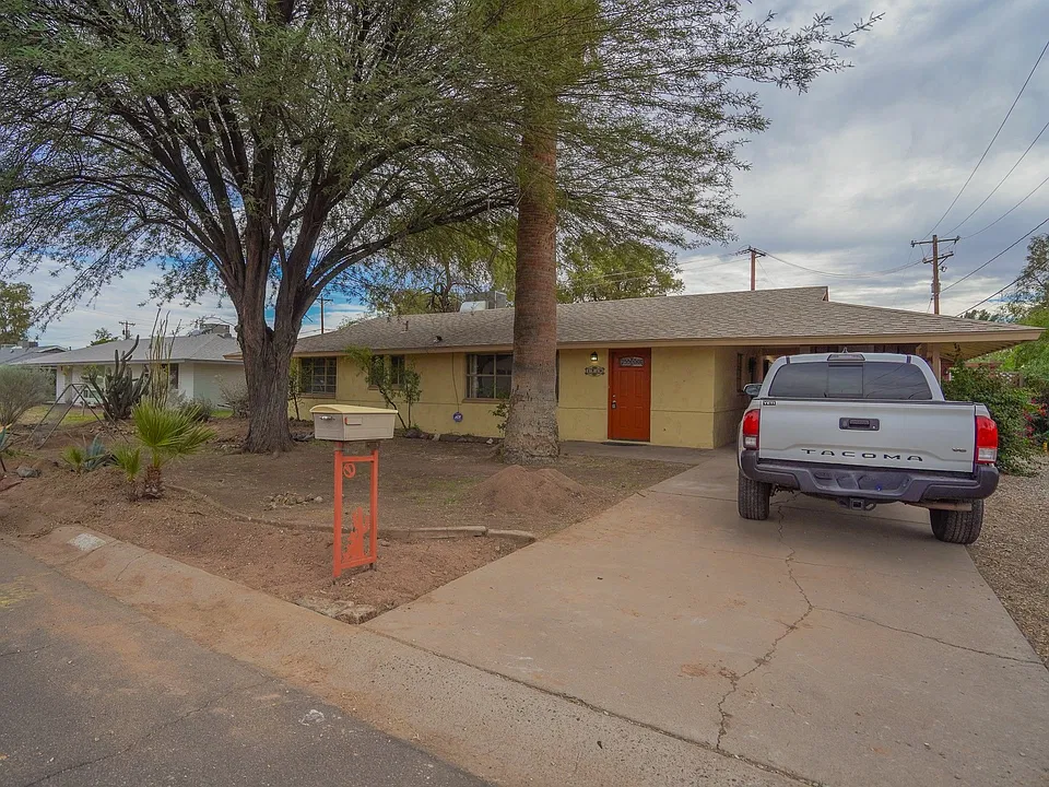 1719 W Frier Dr