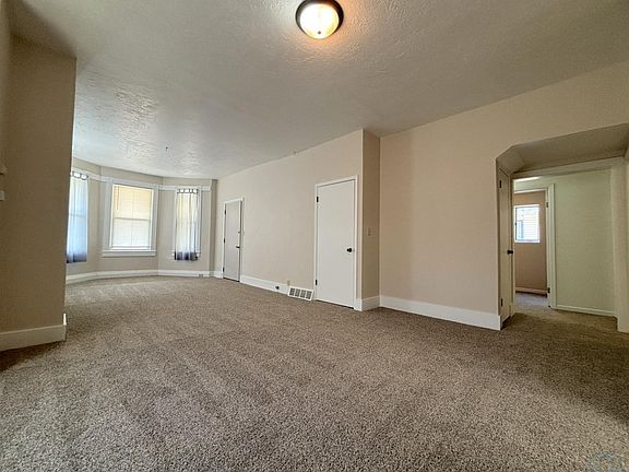 5th image of 3427 Garretson Ave