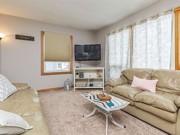 2nd image of 3914 Hillside Dr