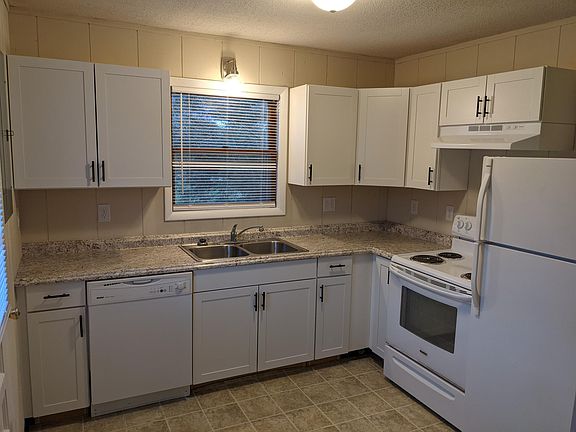 4th image of 606 Camelot Dr