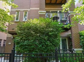1112 W Washburne Ave, Chicago, IL