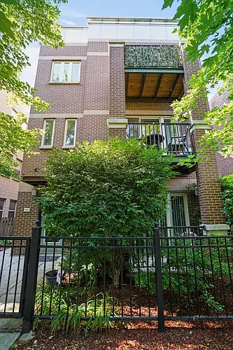 1112 W Washburne Ave #301 Photo 1