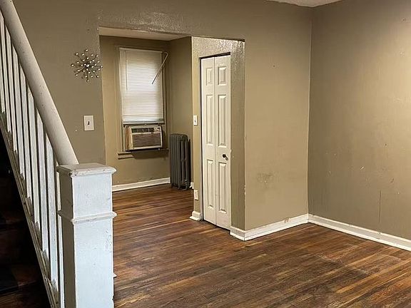 2nd image of 967 Carver St