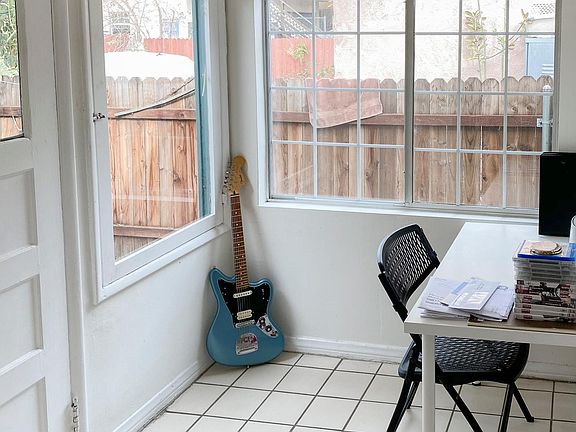 5th image of 2981 Glenmanor Pl