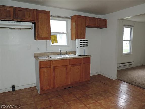 5th image of 1342 Broadway Ave