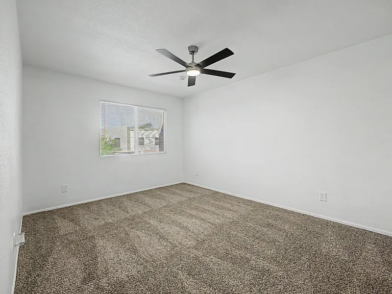 5984 N 48th Ave — Photo 19