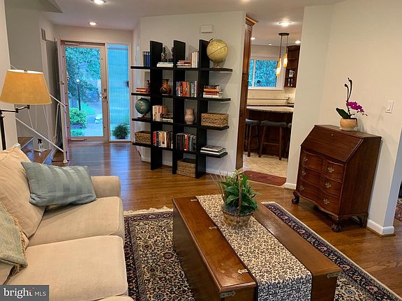 5th image of 6029 Rossmore Dr