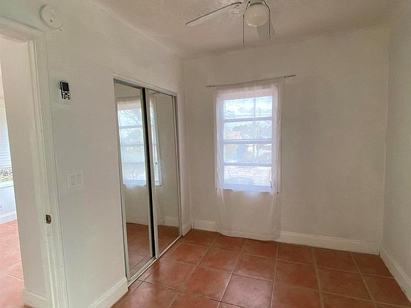 3rd image of 803 Selkirk St #1/2