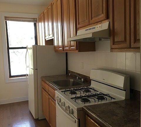 4th image of 555 E 21st St APT 5E