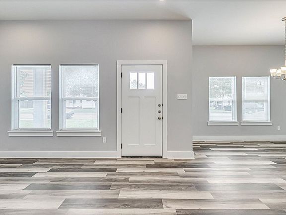 5th image of 5017 Moravian Dr