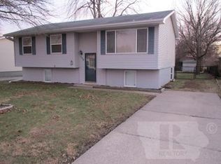 706 E Adams St, New London, IA 52645