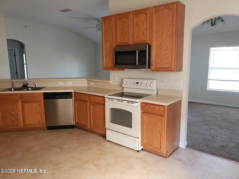 2506 Creekfront Dr — Photo 7