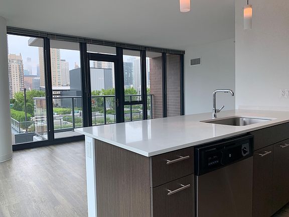 2nd image of 710 N Wells St #1