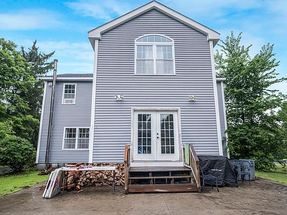 2nd image of 475 Somers Rd