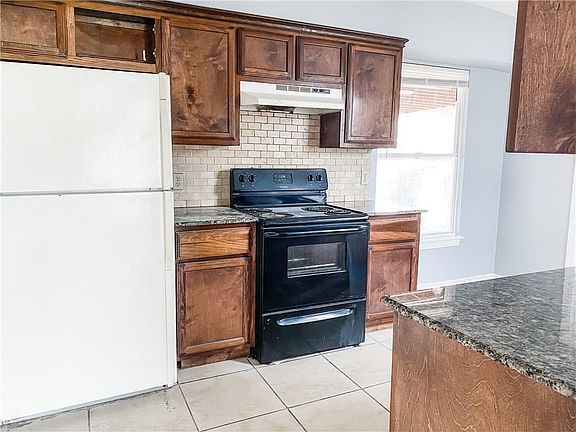 4th image of 3601 Marion St
