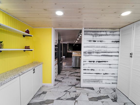 4th image of 979 Essex Street #445