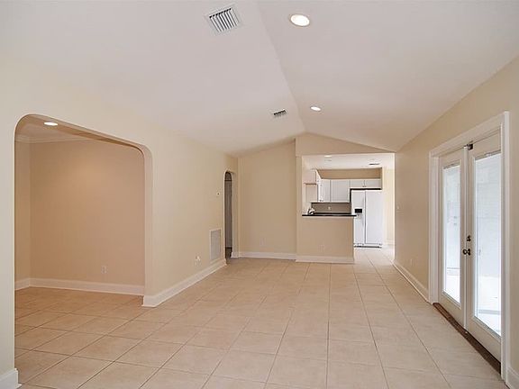 3rd image of 1318 SW Bartell Ave