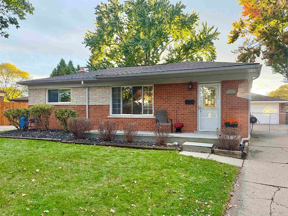 1st image of 32511 Eiffel Ave