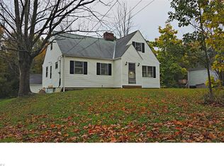 2551 Hanna Rd, Willoughby Hills, OH 44094