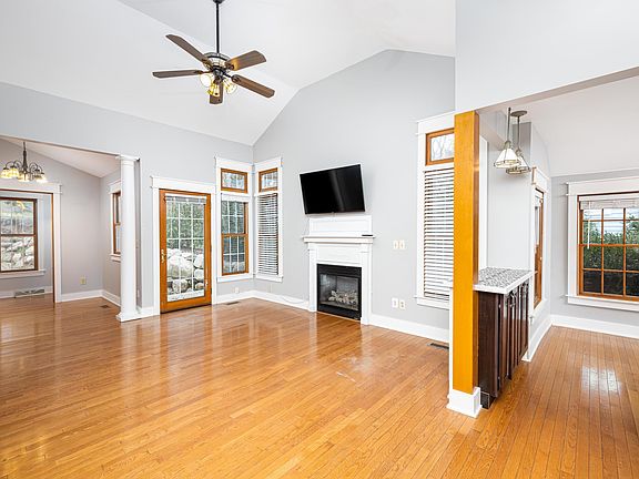 4th image of 529 Randolph St #B