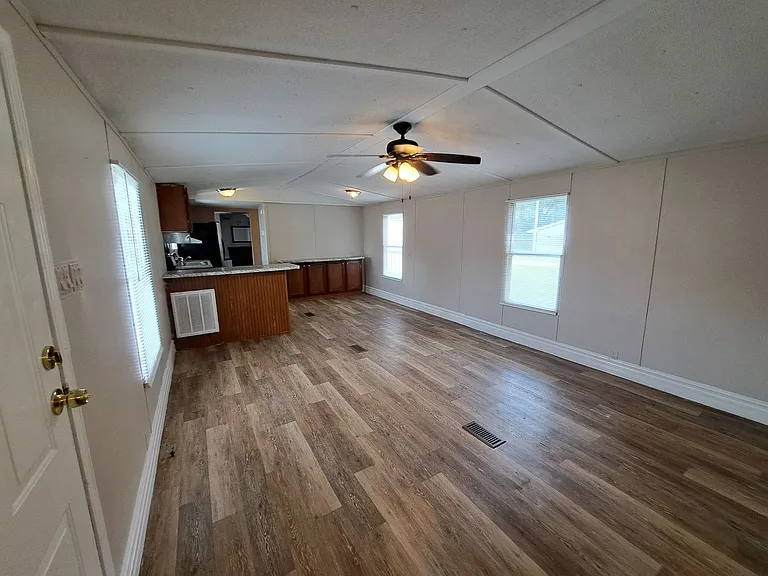 2821 Hillcrest Ave #8 — Photo 3