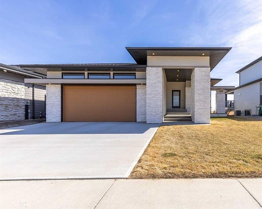 1st image of 428 N Canyon Ridge Cir W