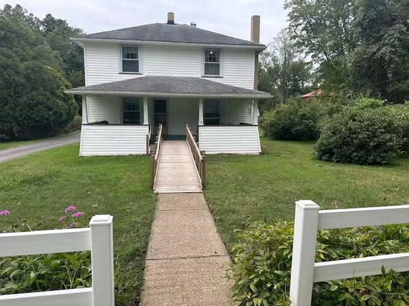 347/349 Sugarcreek Dr, Franklin, PA 16323