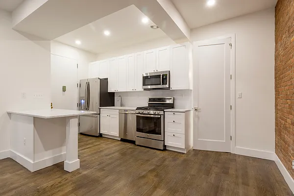 Rented by Compass | media 2