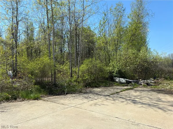 Sferra Ave, Warren, OH 44483