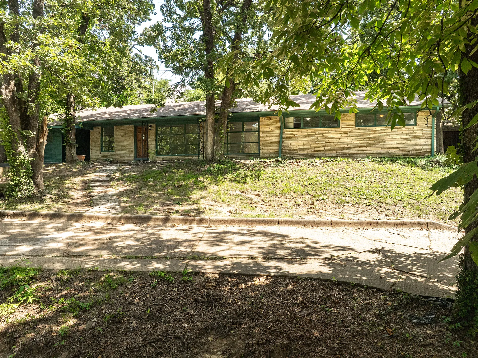 3 bed, 2000 sqft, $1,695 — Photo 3