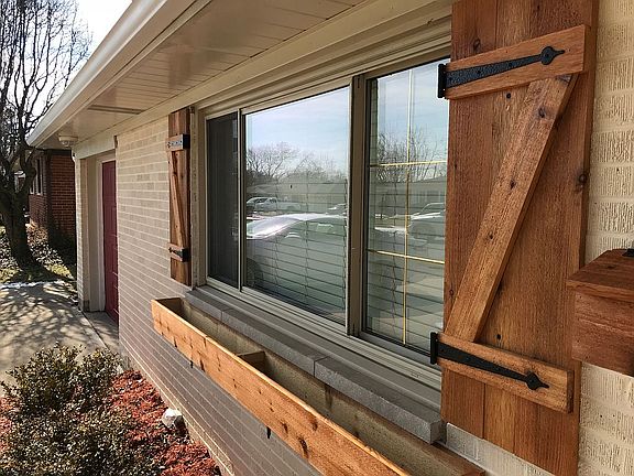 3rd image of 3889 Gardenview Pl