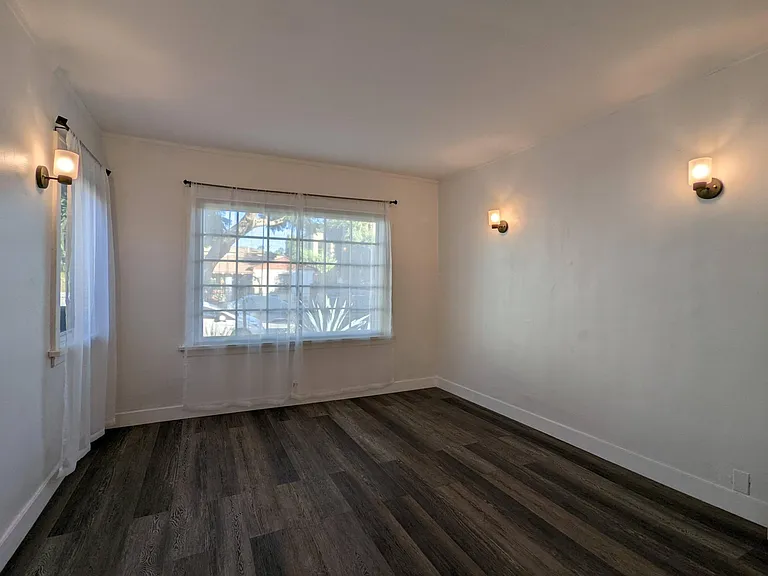 2253 Earl Ave — Photo 10