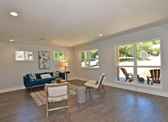 5th image of 2202 Palo Pinto Dr