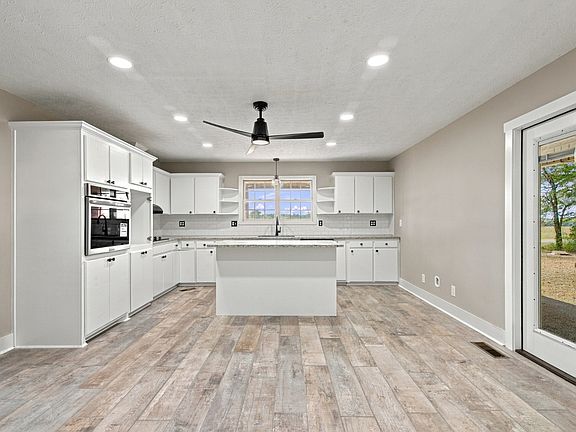 5th image of 35 Tom Johnson Rd