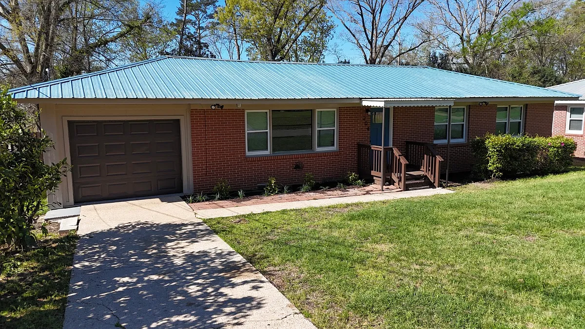 Building Photo - 204 Dixie Dr