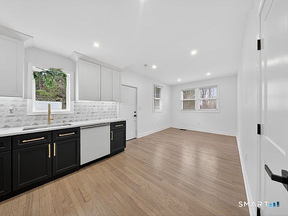 4th image of 20 Oakridge Road