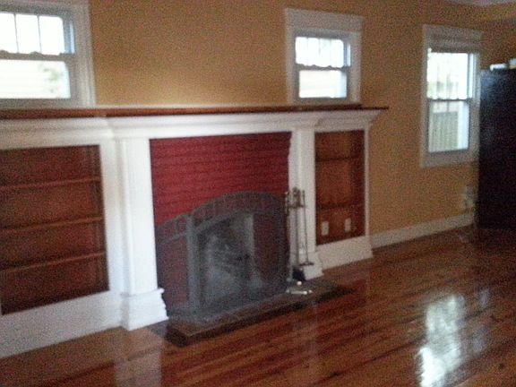 2nd image of 940 Granville Ct N