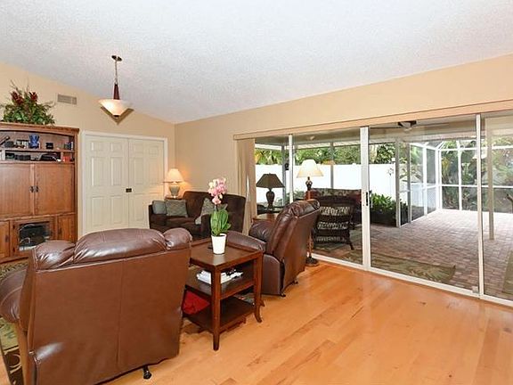 4th image of 8061 Estates Dr