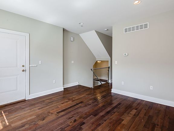 3rd image of 2631 Catharine St #B